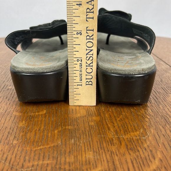 Dansko Dahlia Black Patent Toe Post Thong Sandals Wedge Flower Size 38 - Picture 9 of 11